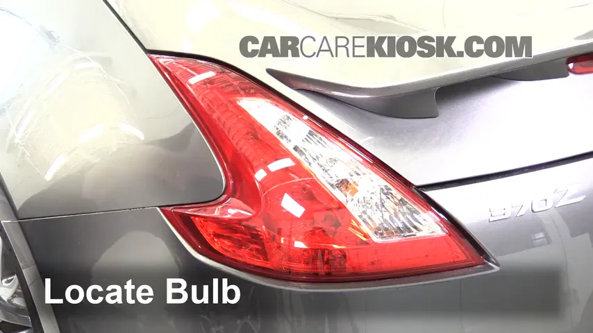 2016 Nissan 370Z 3.7L V6 Coupe Éclairage Feux de marche arrière (remplacer une ampoule)